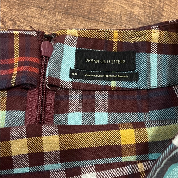 Urban Outfitters Plaid Mini Skirt Size S - Picture 2 of 8